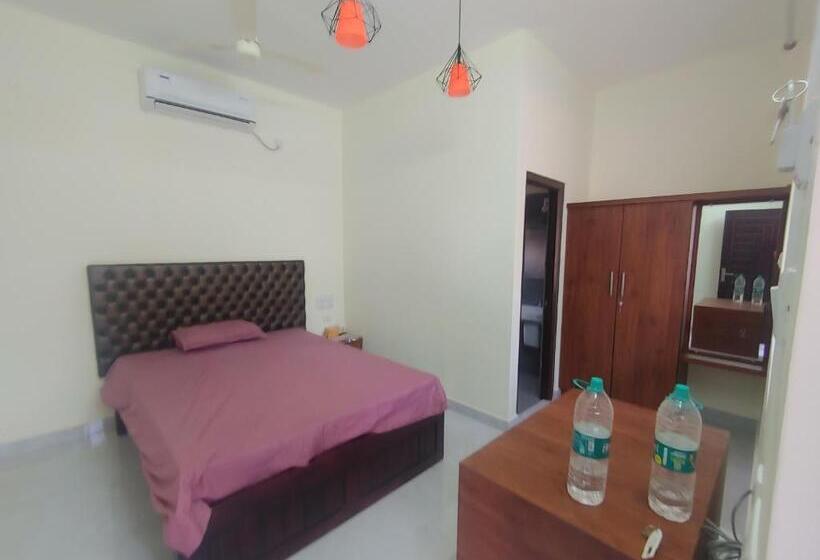 پانسیون Six Star