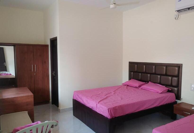 پانسیون Six Star