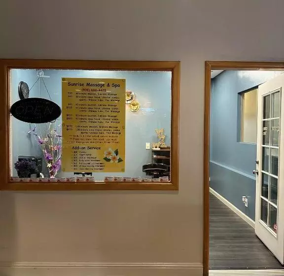 Condohotel 2 Blocks From Waikiki Beach