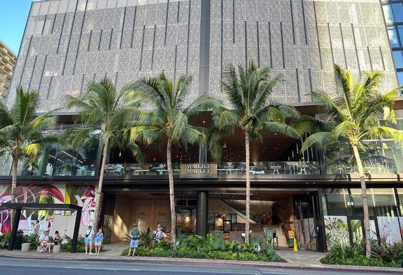 Condohotel 2 Blocks From Waikiki Beach