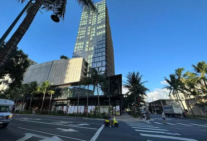 Condohotel 2 Blocks From Waikiki Beach