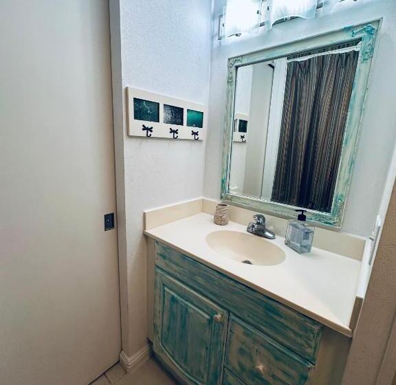 Condohotel 2 Blocks From Waikiki Beach