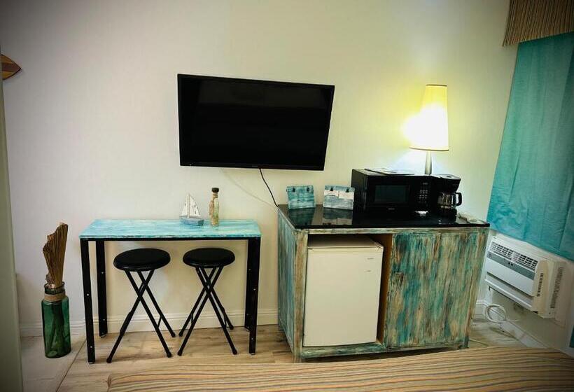 Condohotel 2 Blocks From Waikiki Beach