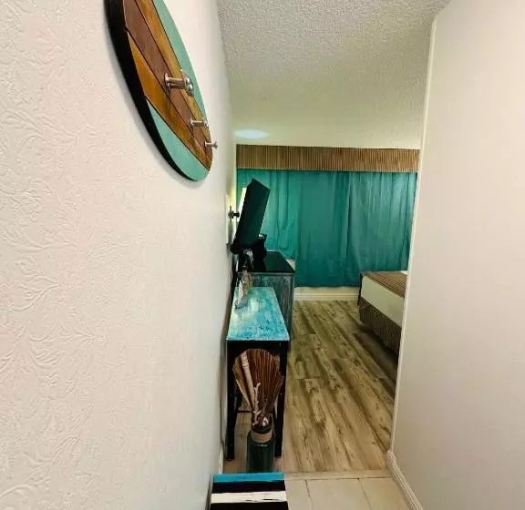 Condohotel 2 Blocks From Waikiki Beach