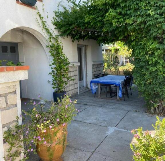 ベッドアンドブレックファースト Les Alyscamps