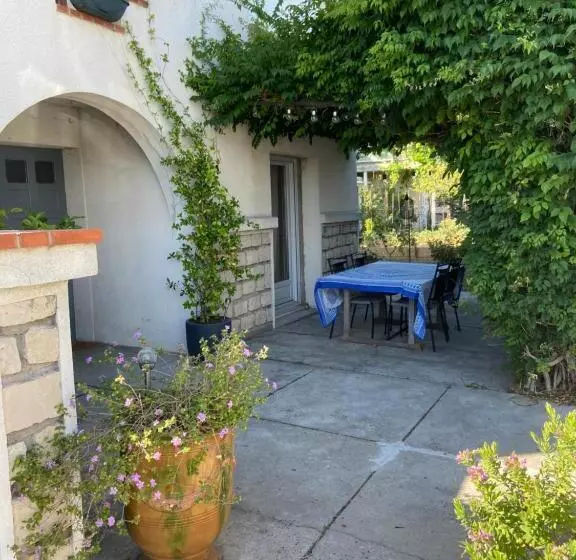 Aamiaismajoitus (B&B) Les Alyscamps