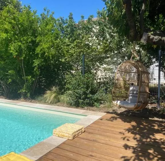 Aamiaismajoitus (B&B) Les Alyscamps