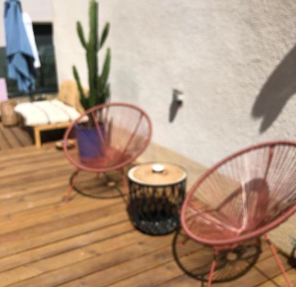 ベッドアンドブレックファースト Les Alyscamps