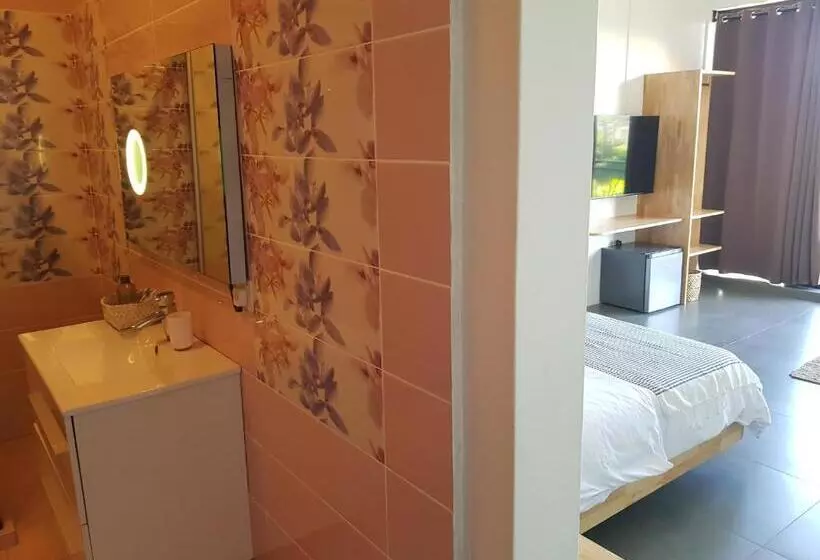 تختخواب و صبحانه Villas Rocher   Junior Suite 3b