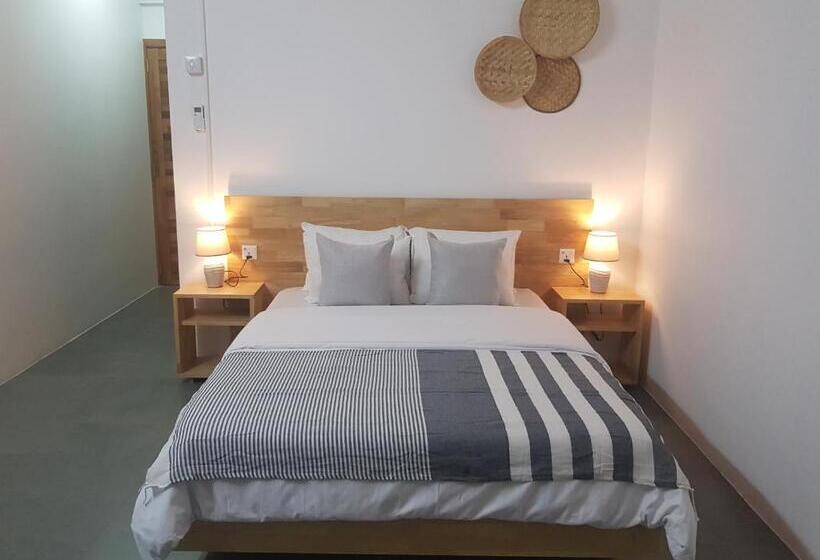 تختخواب و صبحانه Villas Rocher   Junior Suite 3b