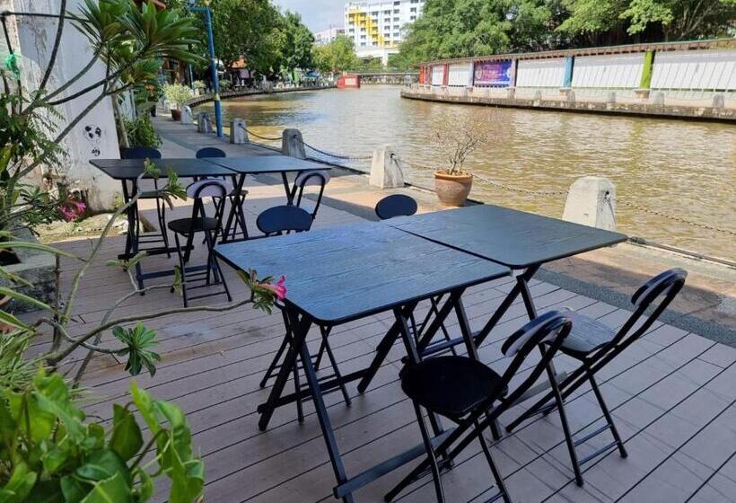 Hotel-cápsula V Space Capsule Cafe Melaka