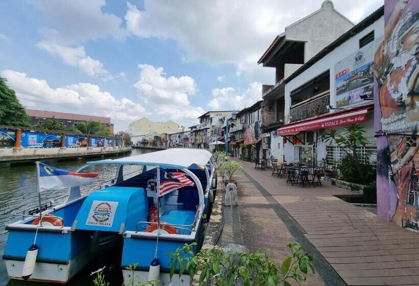 Hotel-cápsula V Space Capsule Cafe Melaka