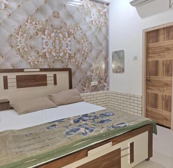 Отель Shree Ram Krishna Dham