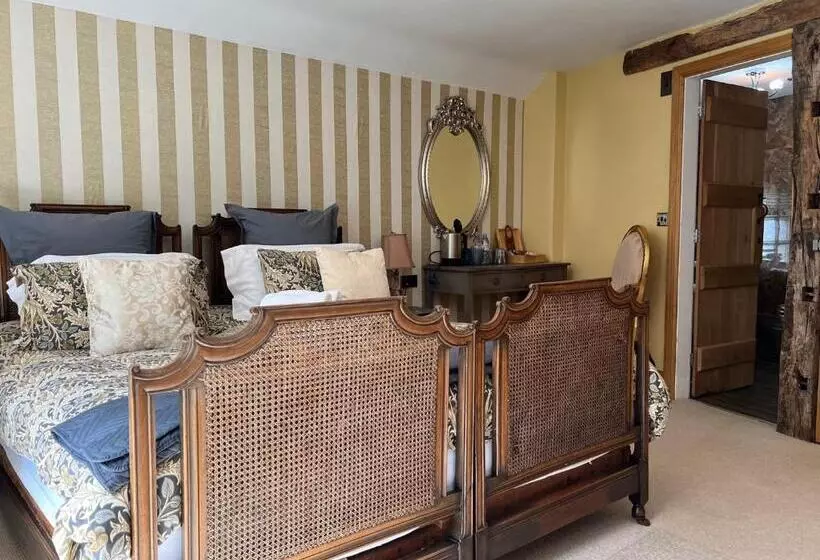 Hotelli The Bridge House Restaurant And