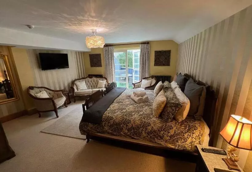 Hotelli The Bridge House Restaurant And