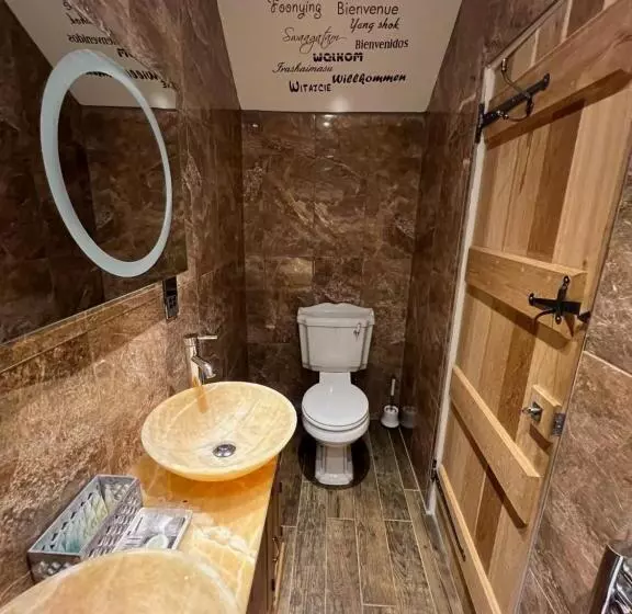 Hotelli The Bridge House Restaurant And