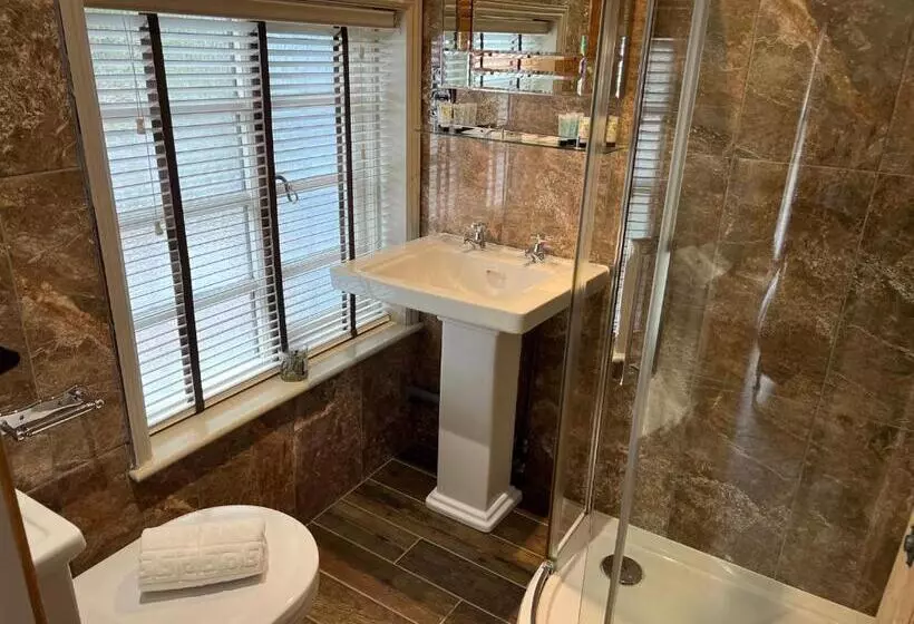 Hotelli The Bridge House Restaurant And