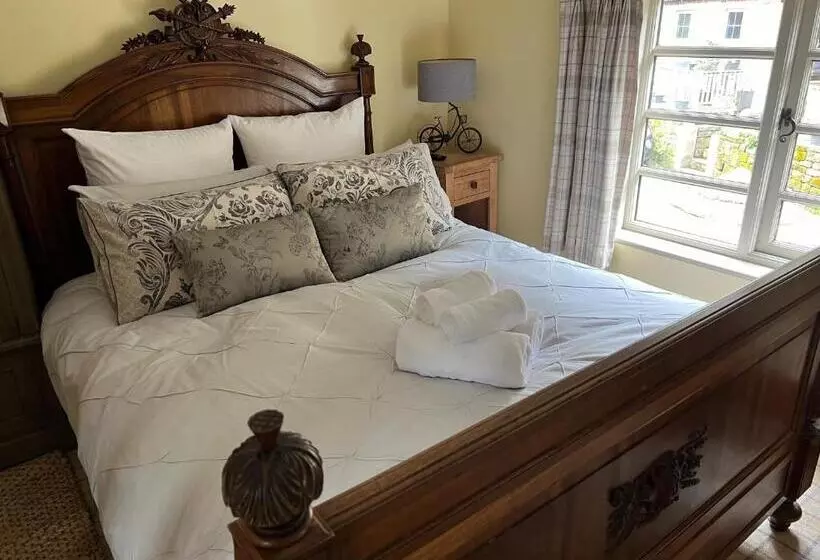 Hotelli The Bridge House Restaurant And