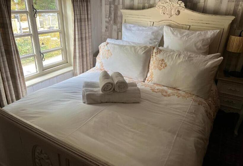 ホテル The Bridge House Restaurant And