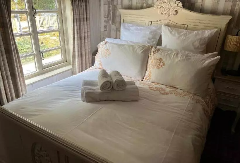 Hotelli The Bridge House Restaurant And