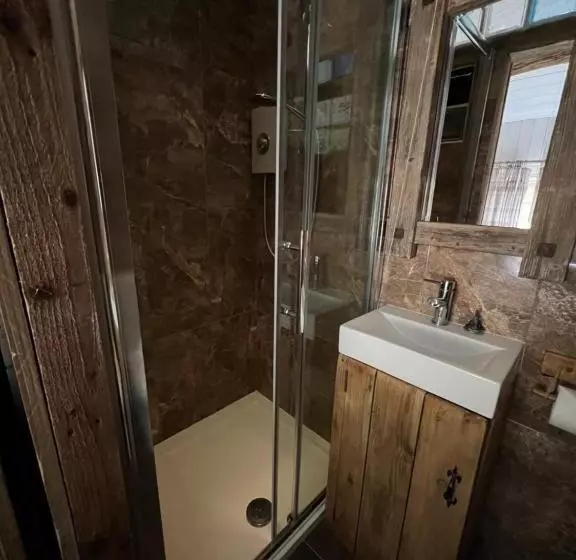 Hotelli The Bridge House Restaurant And