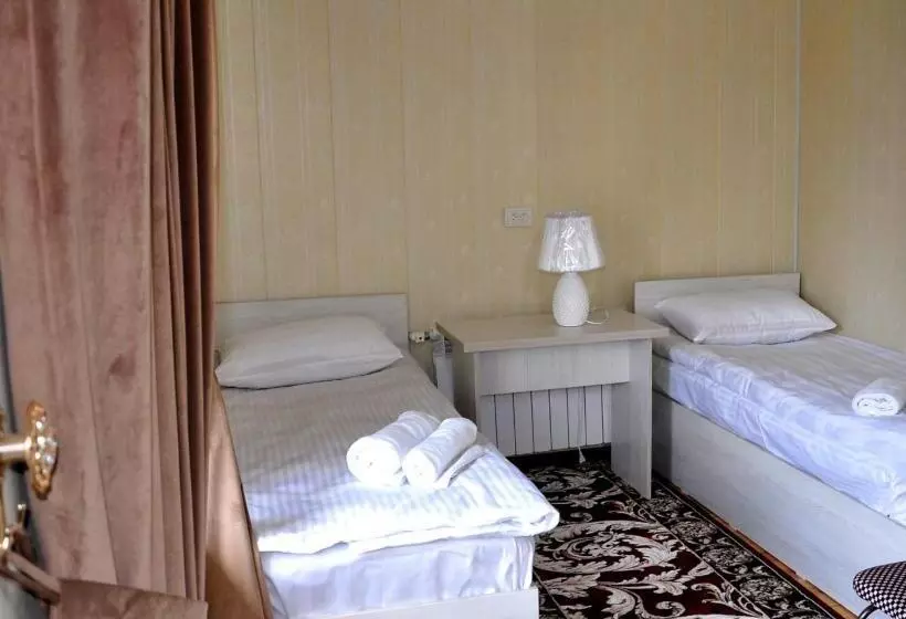 ペンション Bilol Guest House