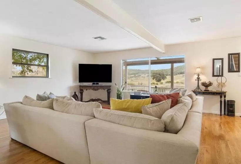 Majatalo Indian Springs Lakehouse