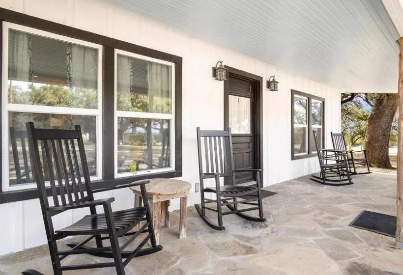 Majatalo Indian Springs Lakehouse