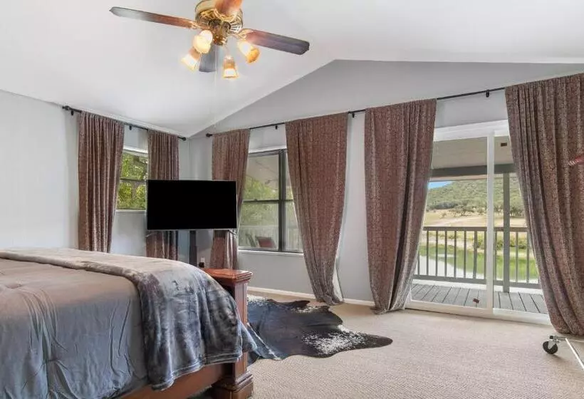 Majatalo Indian Springs Lakehouse