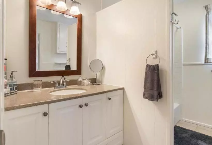 Majatalo Indian Springs Lakehouse