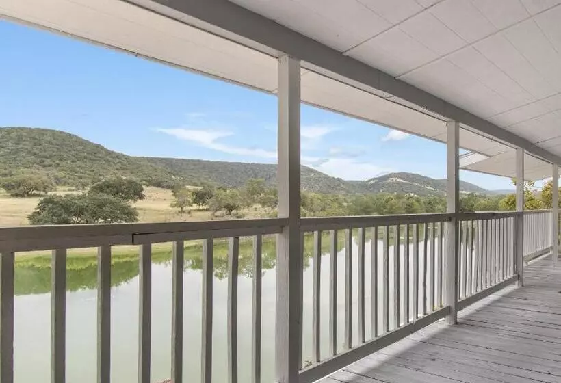 Majatalo Indian Springs Lakehouse