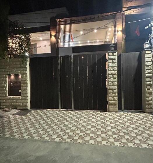 پانسیون Wonderstays