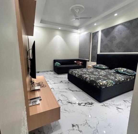 پانسیون Wonderstays