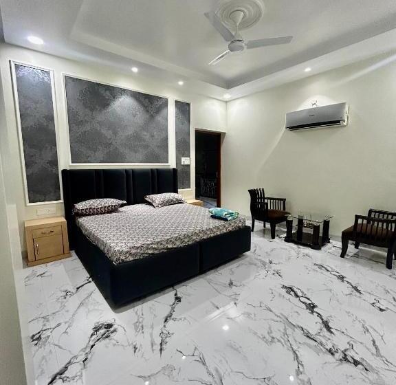 پانسیون Wonderstays