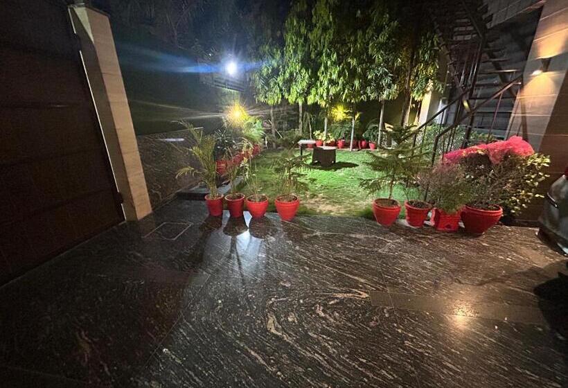 پانسیون Wonderstays