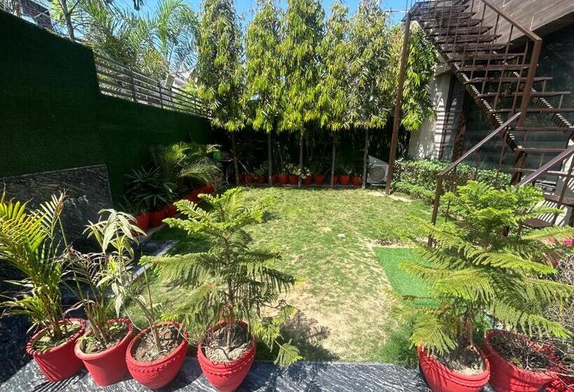 پانسیون Wonderstays