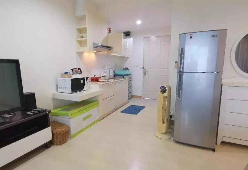 The Beach Bangsaen Condo Sea View Room 327 62 Top Floor Free Netflix