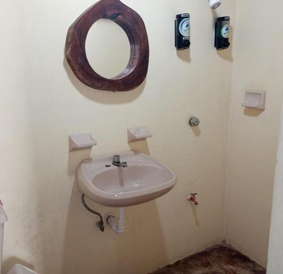 旅馆 Cabañas Multumta Ab