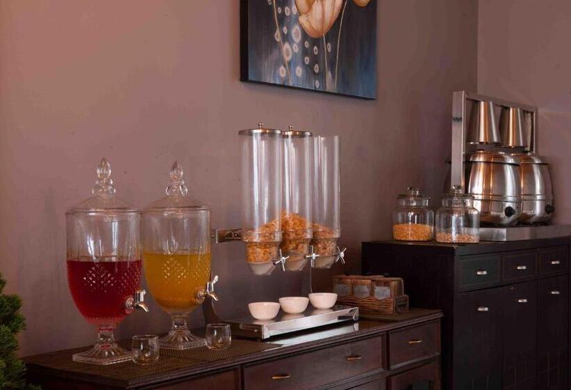 Mountoria Retreat Naukuchiatal By Leisure Hotels Group