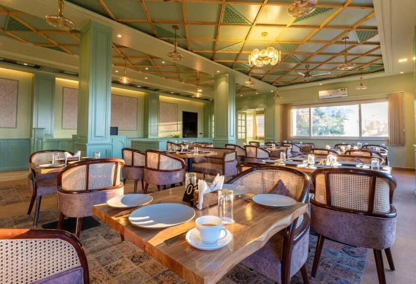 Mountoria Retreat Naukuchiatal By Leisure Hotels Group