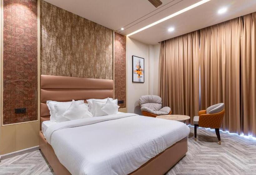 Mountoria Retreat Naukuchiatal By Leisure Hotels Group