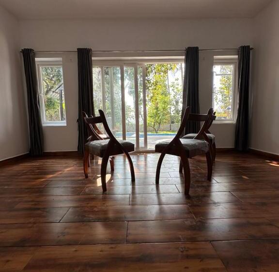 膳宿费 Moon Light Resorts