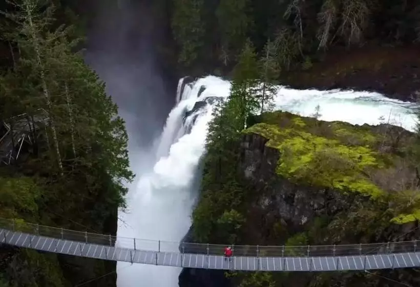 Majatalo Yellow Door Suite