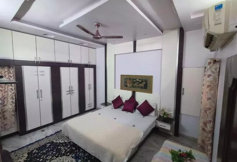Vibe Villa Hostel