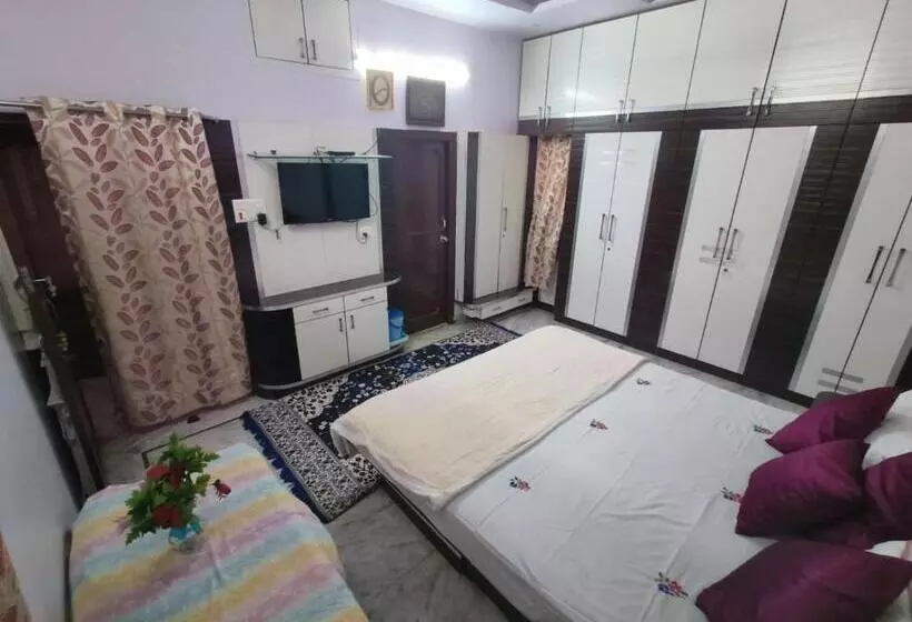 Vibe Villa Hostel