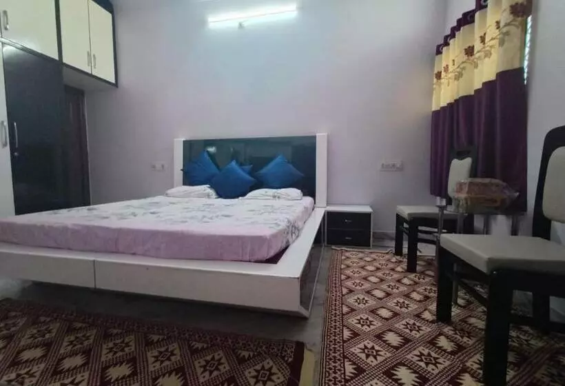 Vibe Villa Hostel