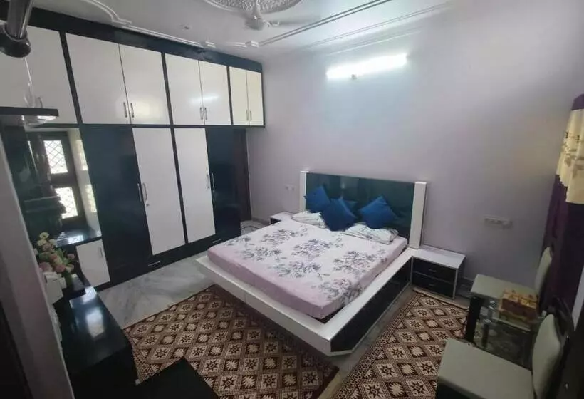 Vibe Villa Hostel