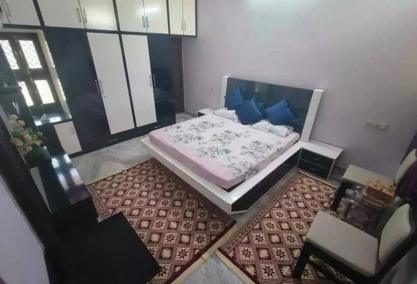 Vibe Villa Hostel