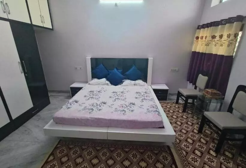 Vibe Villa Hostel