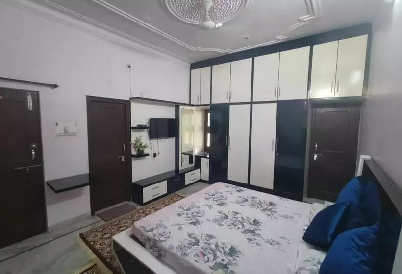 Vibe Villa Hostel